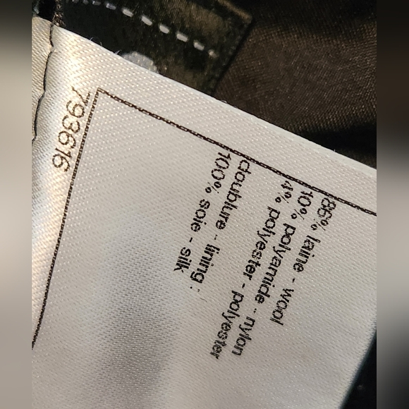 Mint condition Authentic Tweed Chanel women suit set - Picture 4 of 17